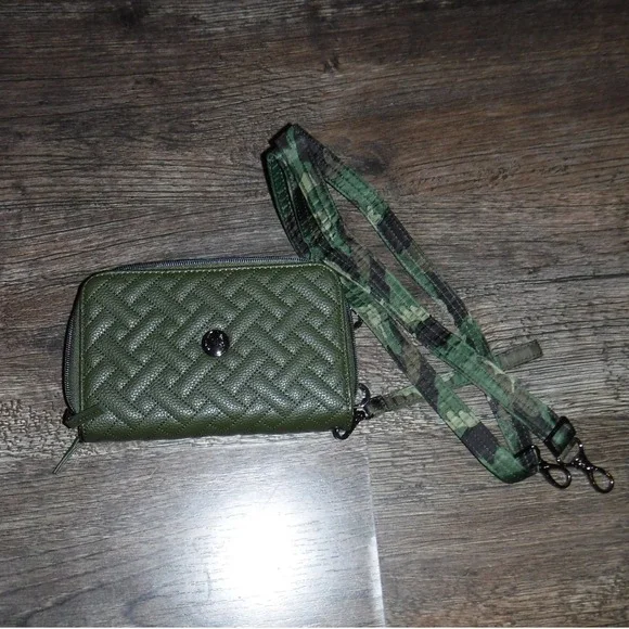Lug Crossbody Wallet Olive Green Quilted‎ RFID Blocking Wristlet Strap Camo - Picture 2 of 7